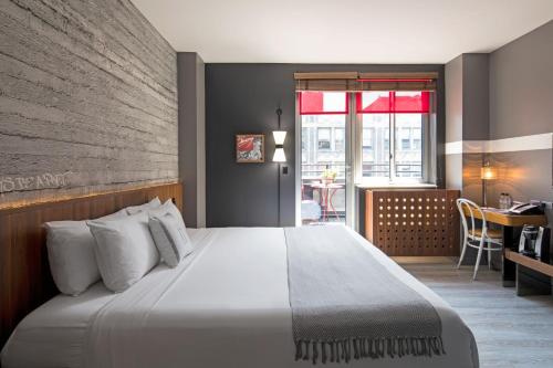 Habitación Superior con cama extragrande del hotel Henri. Foto 4