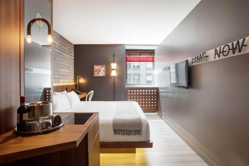 Habitación Superior con cama extragrande del hotel Henri. Foto 5