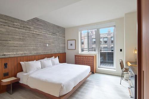Habitación Superior con cama extragrande del hotel Henri. Foto 9