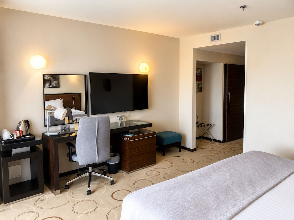 Habitación Superior con 1 Cama King y balcón del hotel Bucharest Unirii Square - Handritten Collection. Foto 3