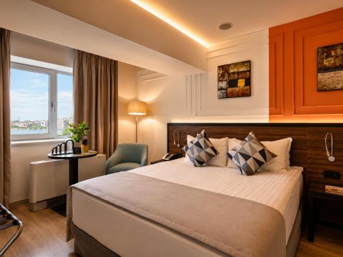 Habitación Ejecutiva con una Cama Queen del hotel Bucharest Unirii Square - Handritten Collection. Foto 4