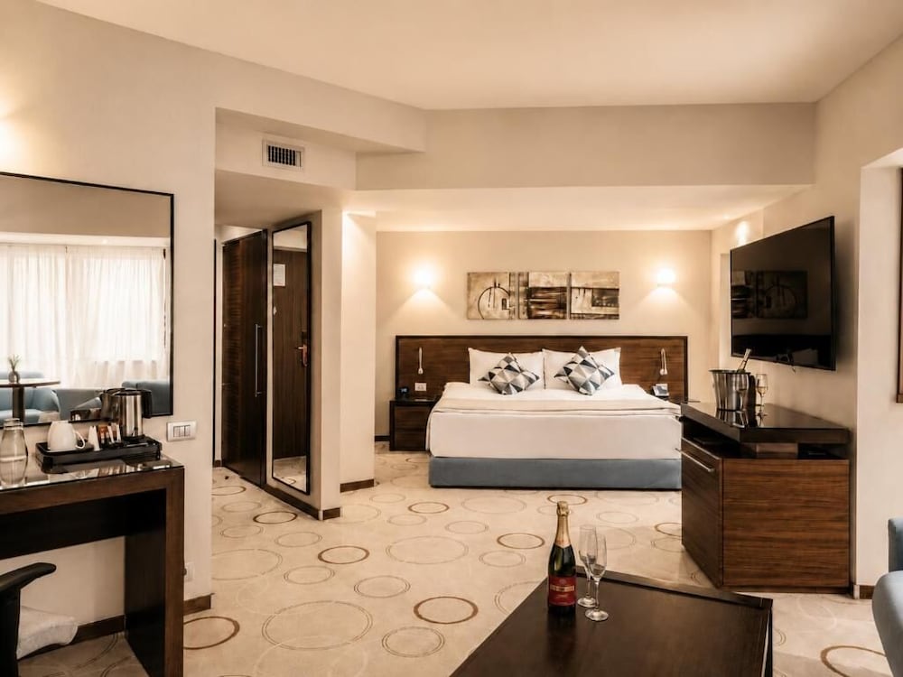 Suite Ejecutiva con 1 Cama King del hotel Bucharest Unirii Square - Handritten Collection. Foto 3