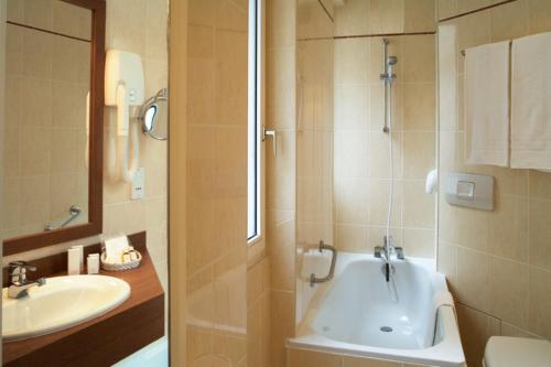 Habitación Doble - 2 camas del hotel Apollinaire. Foto 2