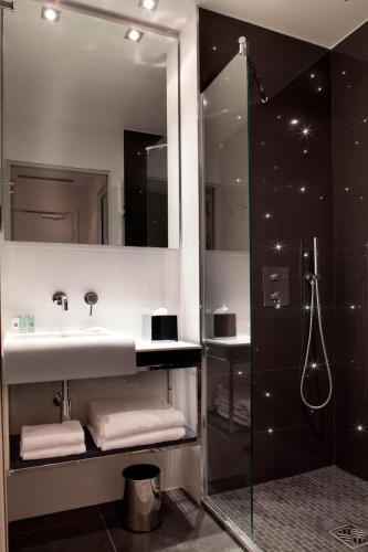 Habitación Doble Clásica del hotel Sejour BeauBourg. Foto 4