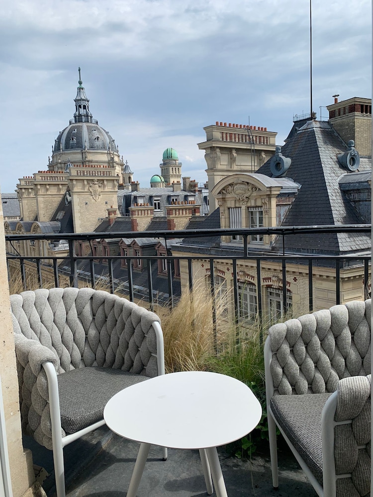 Habitación Deluxe panorámica del hotel Grand Hotel Saint Michel. Foto 2