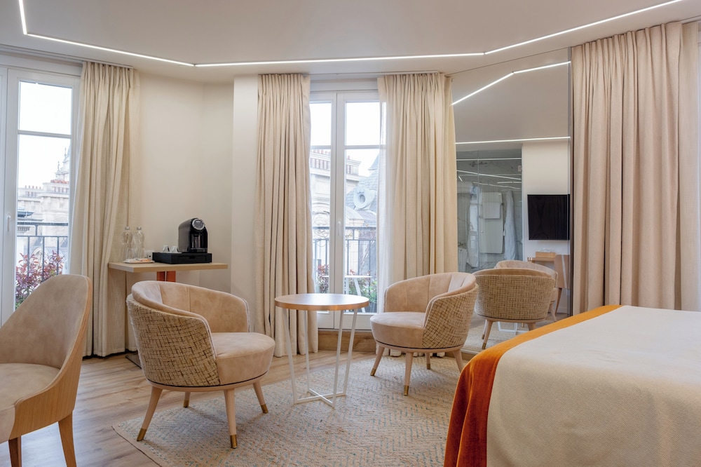 Habitación Deluxe panorámica del hotel Grand Hotel Saint Michel. Foto 3