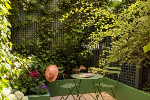 Habitación Superior con terraza del hotel Le Saint-grégoire. Foto 5