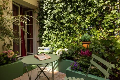 Habitación Superior con terraza del hotel Le Saint-grégoire. Foto 6