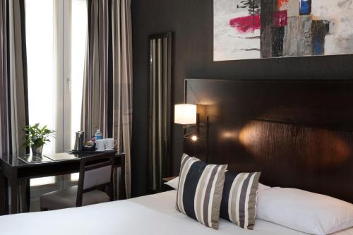 Habitación Doble del hotel Albert 1er Paris. Foto 7