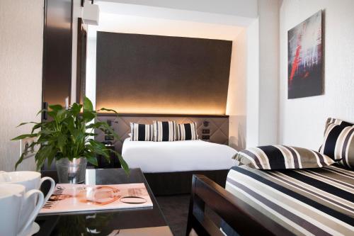 Habitación Doble Superior del hotel Albert 1er Paris. Foto 2