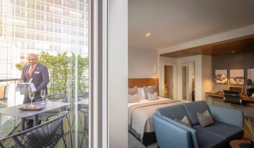 Habitación Deluxe King con balcón del hotel Clayton Hotel London Wall. Foto 3