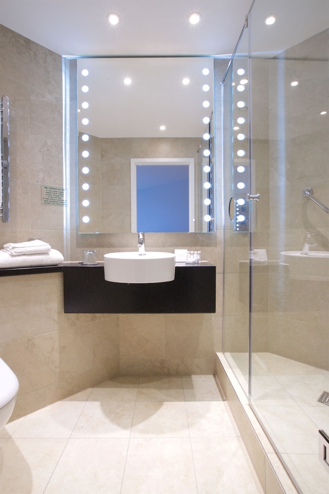 Habitación superior con 2 camas individuales del hotel The Bermondsey Square. Foto 5