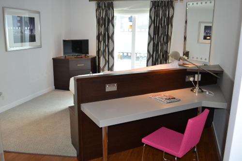 Habitación Doble con Terraza del hotel The Bermondsey Square. Foto 1