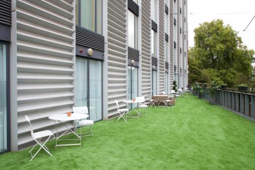 Habitación Doble con Terraza del hotel The Bermondsey Square. Foto 2
