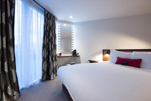 Habitación Doble con Terraza del hotel The Bermondsey Square. Foto 9