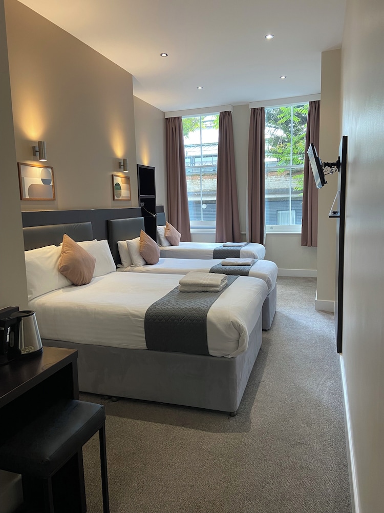 Habitación cuádruple básica del hotel Trebovir