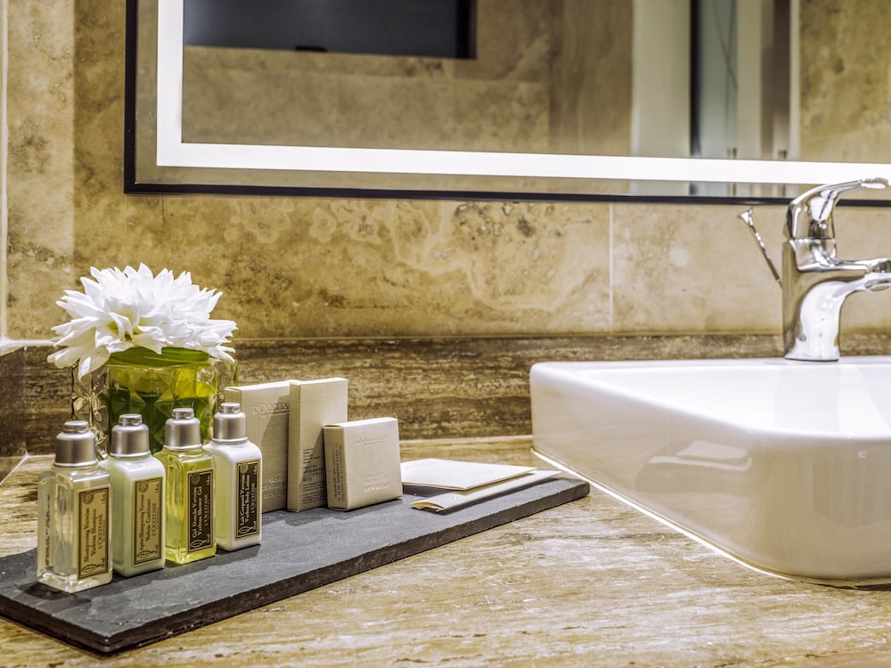 Habitación de categoría superior con una cama King Size del hotel Manto Lima – Mgallery. Foto 4