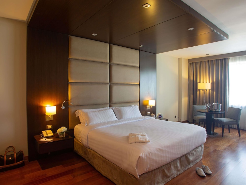 Habitación de categoría superior con una cama King Size del hotel Manto Lima – Mgallery. Foto 7