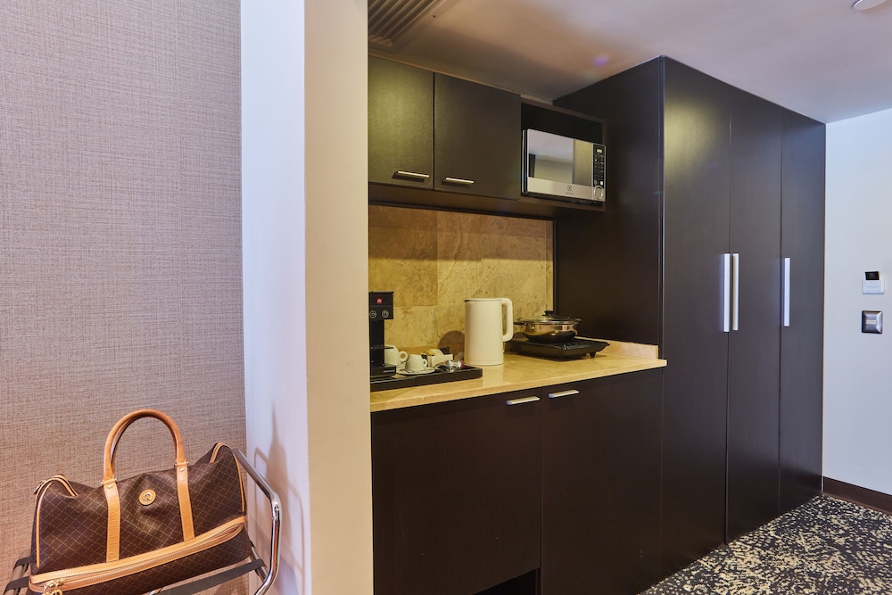 Habitación de categoría superior con una cama King Size del hotel Manto Lima – Mgallery. Foto 11