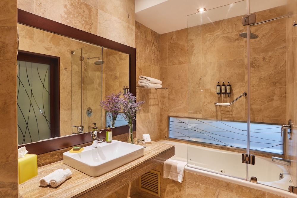 Habitación de categoría superior con una cama King Size del hotel Manto Lima – Mgallery. Foto 12