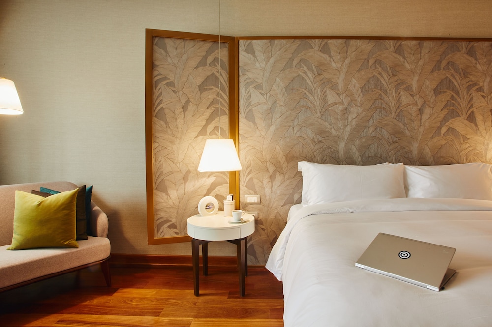 Habitación Deluxe con una cama King size del hotel Manto Lima – Mgallery. Foto 3