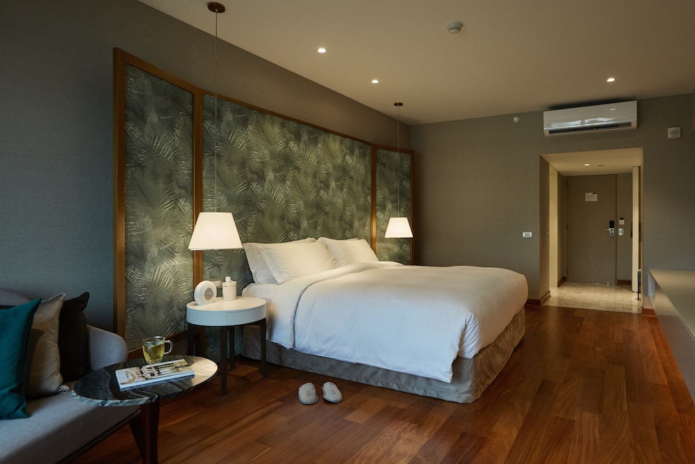 Habitación Deluxe con una cama King size del hotel Manto Lima – Mgallery. Foto 6