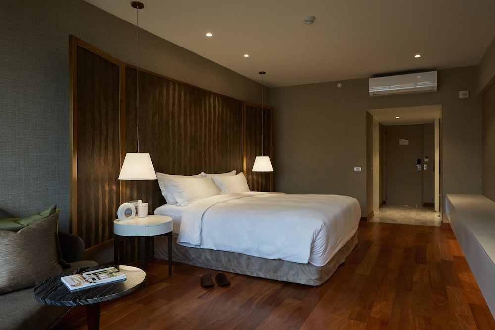 Habitación Deluxe con una cama King size del hotel Manto Lima – Mgallery. Foto 8