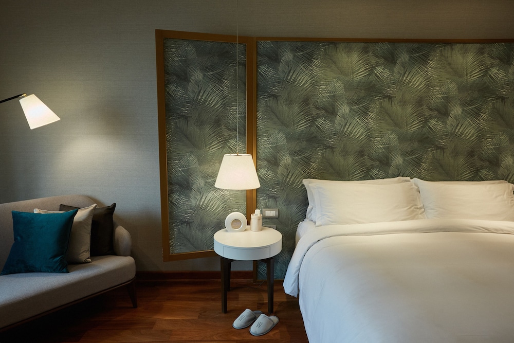 Habitación Deluxe con una cama King size del hotel Manto Lima – Mgallery. Foto 9