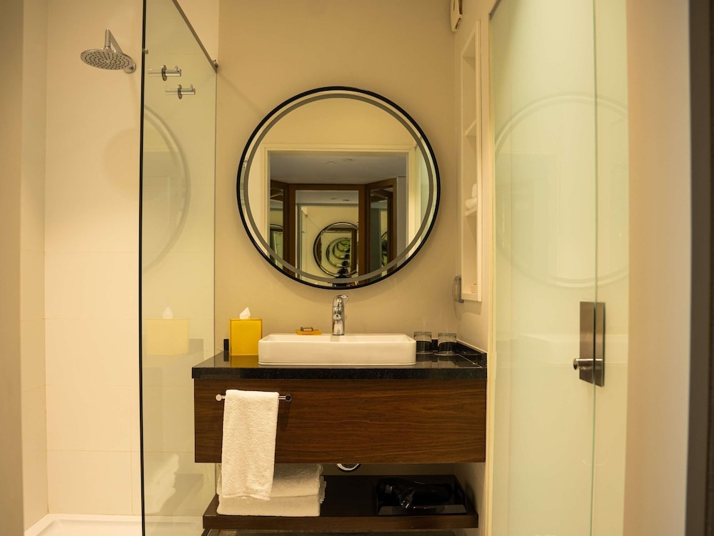 Habitación Deluxe con dos camas dobles del hotel Manto Lima – Mgallery. Foto 12