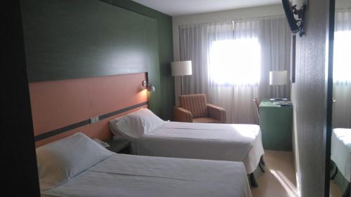 Habitación Doble dos camas del hotel Naval Sestao. Foto 3
