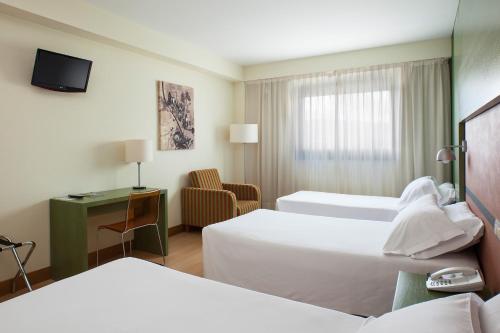 Habitación Triple del hotel Naval Sestao. Foto 1