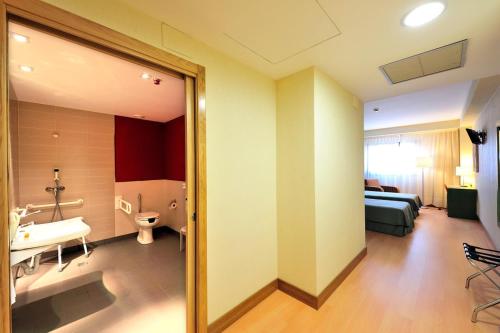 Habitación Triple del hotel Naval Sestao. Foto 4