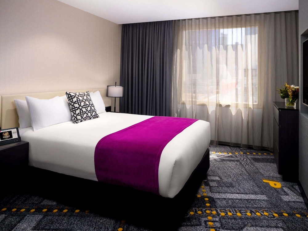 Habitación superior, 1 cama de matrimonio grande (Lounge Access) del hotel Pullman Melbourne City Centre. Foto 1