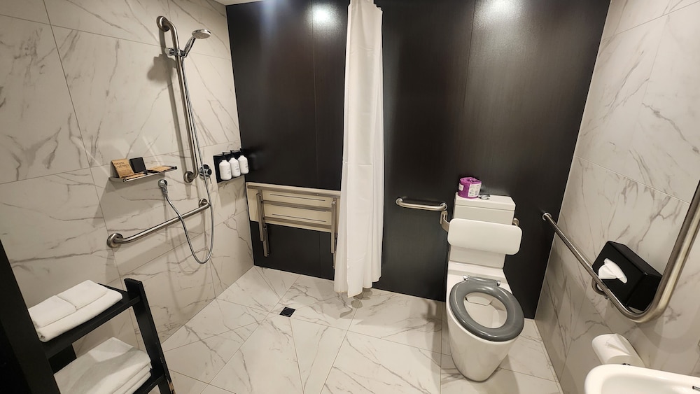 Habitación clásica, 1 cama de matrimonio, accesible para personas con discapacidad del hotel Pullman Melbourne City Centre. Foto 5