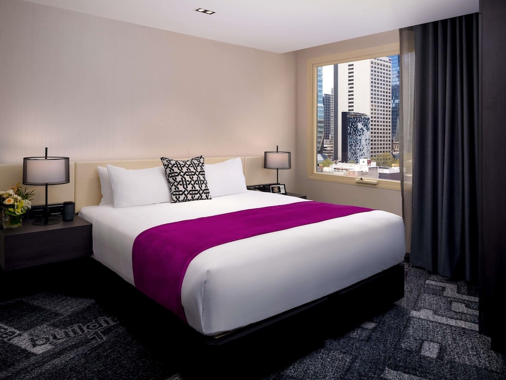 Habitación Deluxe, 1 cama de matrimonio grande (Premium) del hotel Pullman Melbourne City Centre. Foto 1