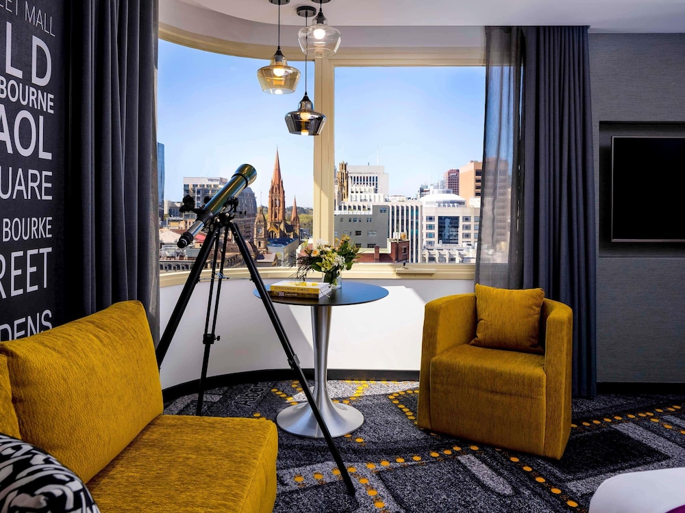 Habitación Deluxe, 1 cama de matrimonio grande del hotel Pullman Melbourne City Centre. Foto 1