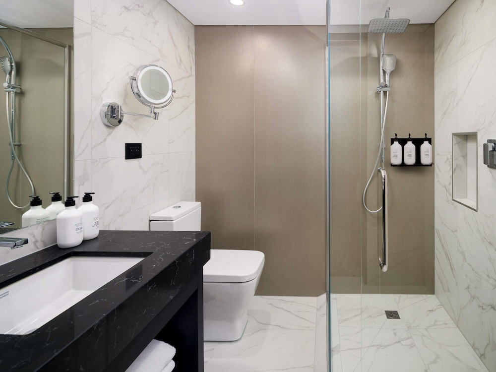 Habitación Deluxe, 1 cama de matrimonio grande del hotel Pullman Melbourne City Centre. Foto 2