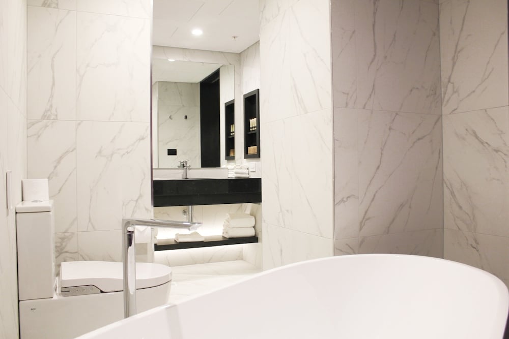 Habitación Premium, 1 cama de matrimonio grande (Executive) del hotel Pullman Melbourne City Centre. Foto 7