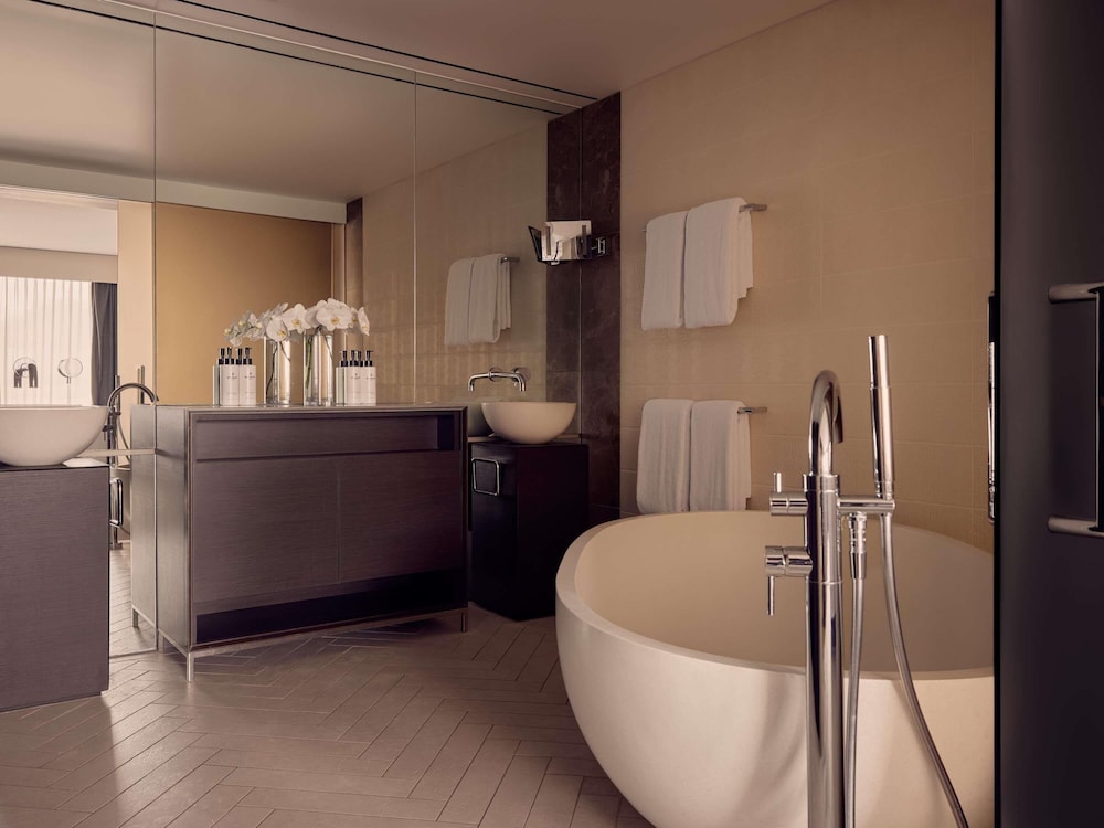 SUITE PRESTIGE Acceso al Club, Cama King, Salón Separado, Vista a la Ciudad Piso Alto, Baño de Lujo, 64m2 del hotel Sofitel Brisbane Central. Foto 9