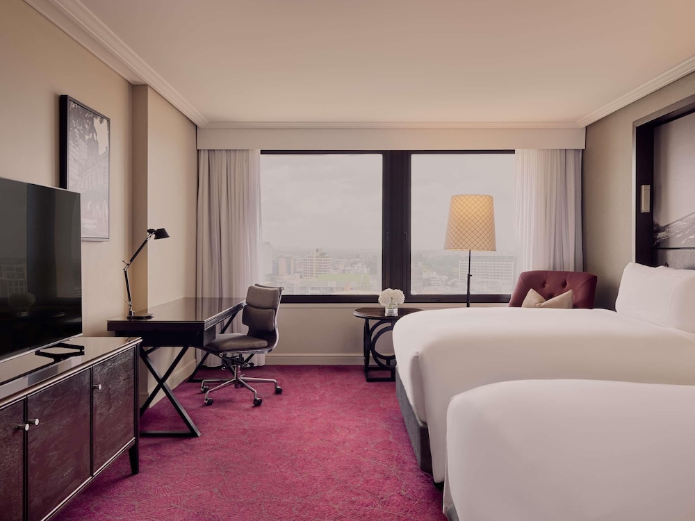 HABITACIÓN DE LUJO Dos Camas Dobles, Piso Alto del hotel Sofitel Brisbane Central. Foto 4