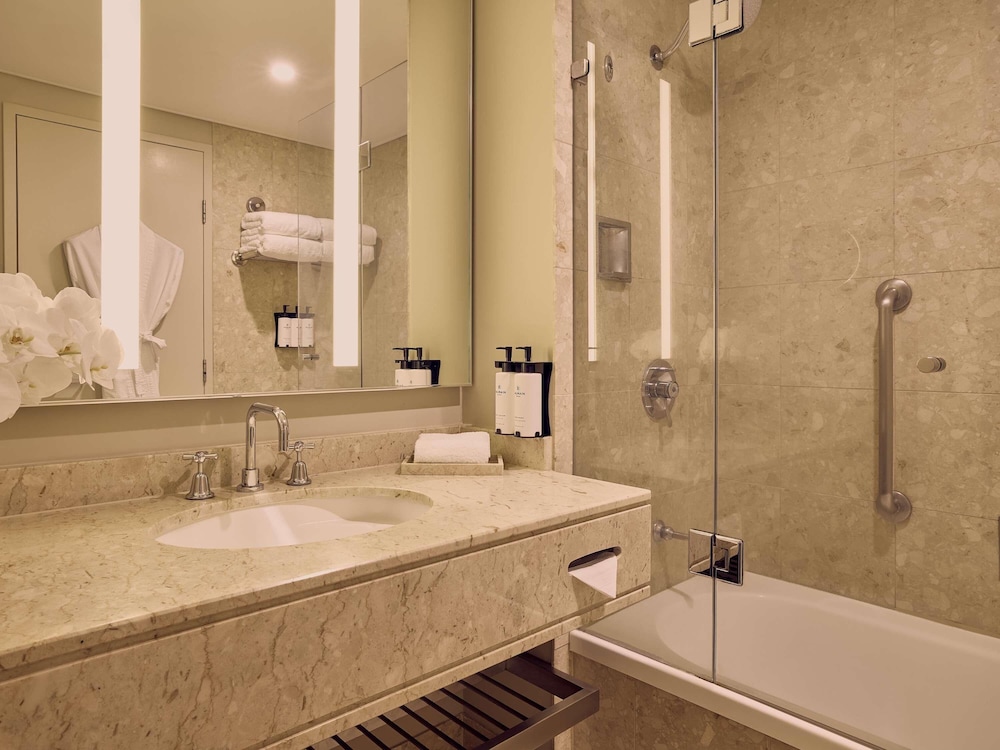 HABITACIÓN DE LUJO Dos Camas Dobles, Piso Alto del hotel Sofitel Brisbane Central. Foto 5