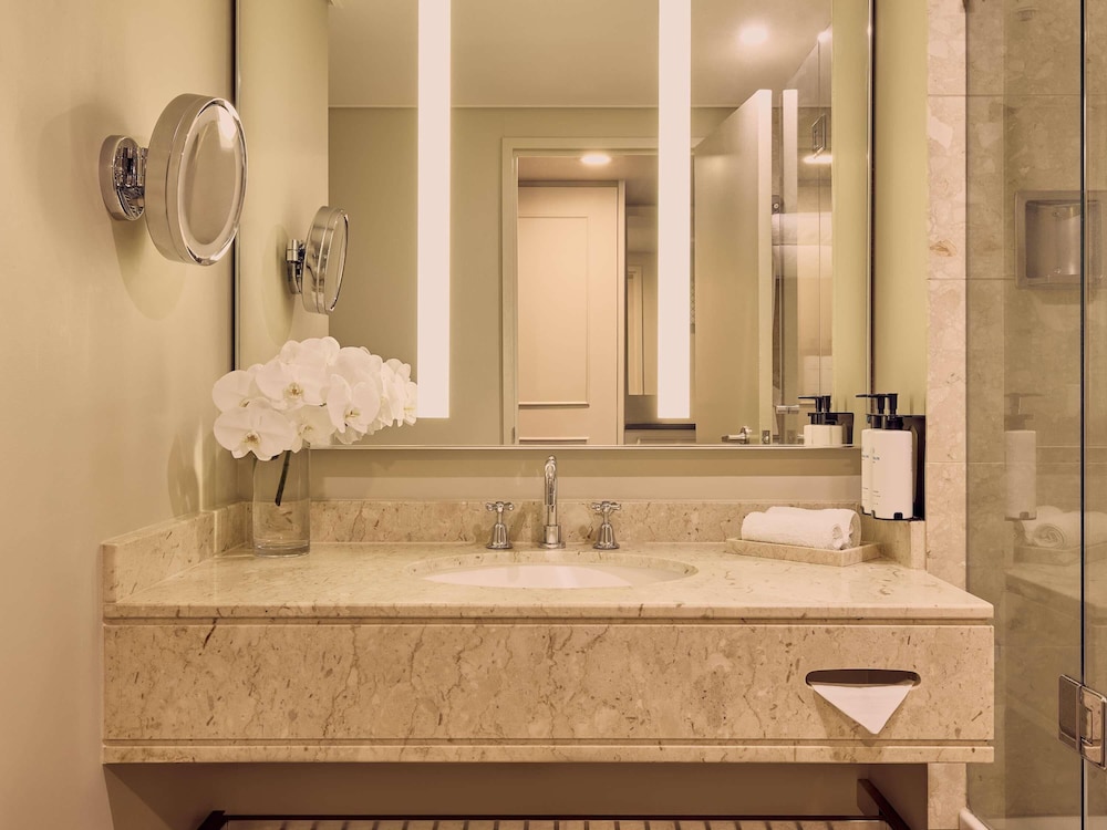 SUITE EJECUTIVA Cama King, Sofá Cama, Salón Separado, Vista a la Ciudad del hotel Sofitel Brisbane Central. Foto 3