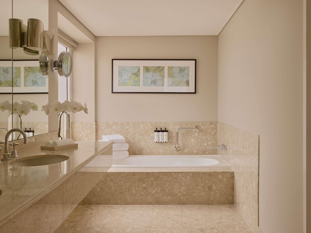 SUITE PREMIER Cama King, Salón Separado, Vista a la Ciudad, Baño Premium del hotel Sofitel Brisbane Central. Foto 3