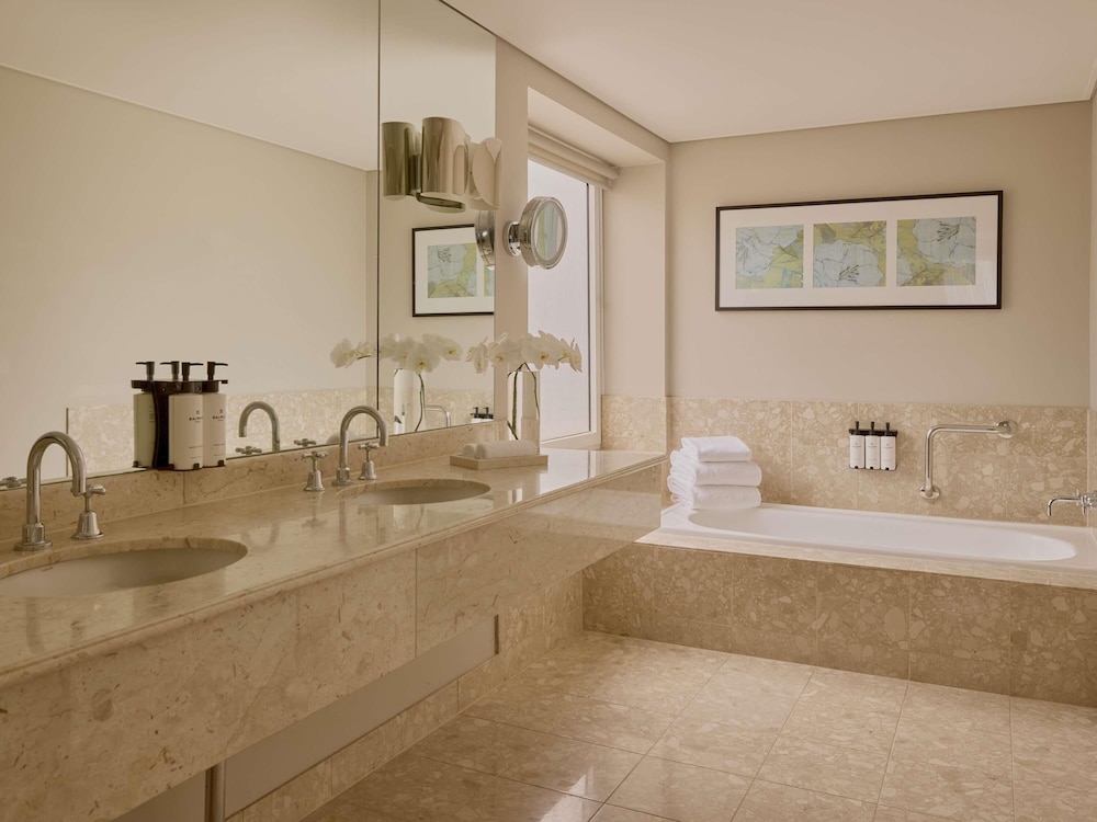 SUITE PREMIER Cama King, Salón Separado, Vista a la Ciudad, Baño Premium del hotel Sofitel Brisbane Central. Foto 6