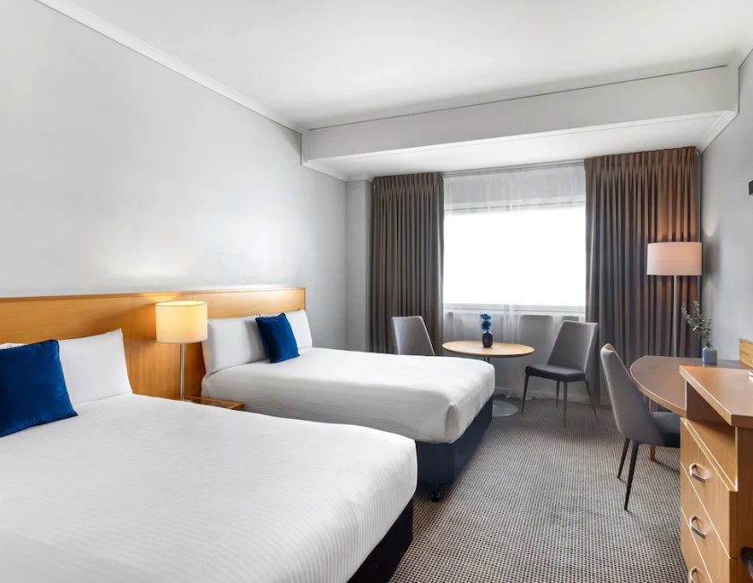 Habitación doble 1 Cama queen Vista ciudad Con Vistas 1 Cama doble del hotel Novotel Perth Langley. Foto 1