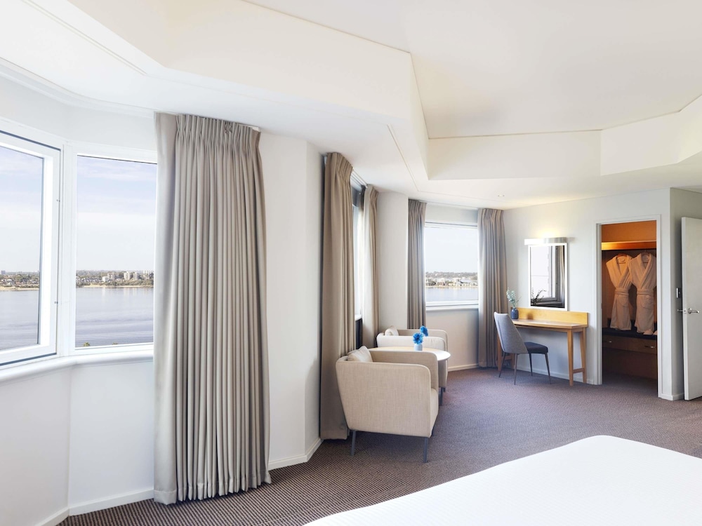Suite Superior 1 cama King del hotel Novotel Perth Langley. Foto 2