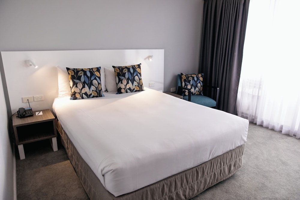 Habitación Deluxe con 1 cama queen del hotel Mercure Brisbane Spring Hill. Foto 1