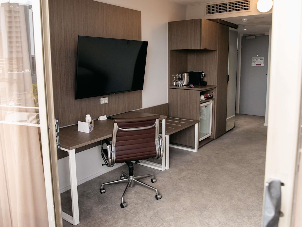 Habitación Deluxe con 1 cama queen del hotel Mercure Brisbane Spring Hill. Foto 4