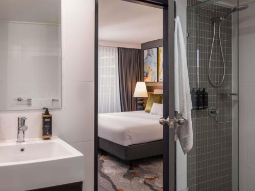 Suite King de 1 dormitorio del hotel Mercure Brisbane Spring Hill. Foto 3