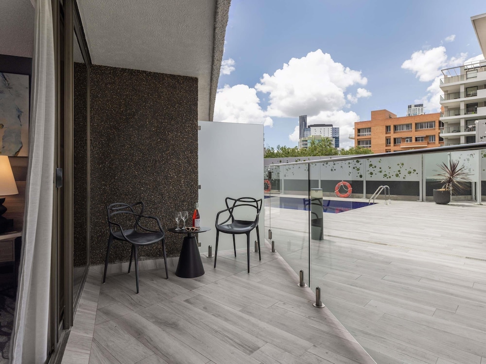 Suite Familiar con 1 Cama Queen y 2 Camas Individuales del hotel Mercure Brisbane Spring Hill. Foto 3